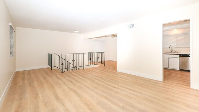 Photo - 563 S Fashion Park St Apartamento Unidad C