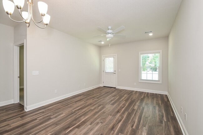 Photo - 1033 Walker Point Way