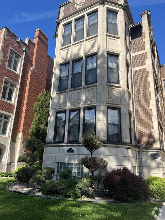 Building Photo - 6815 S Crandon Ave Unit 2 Rental