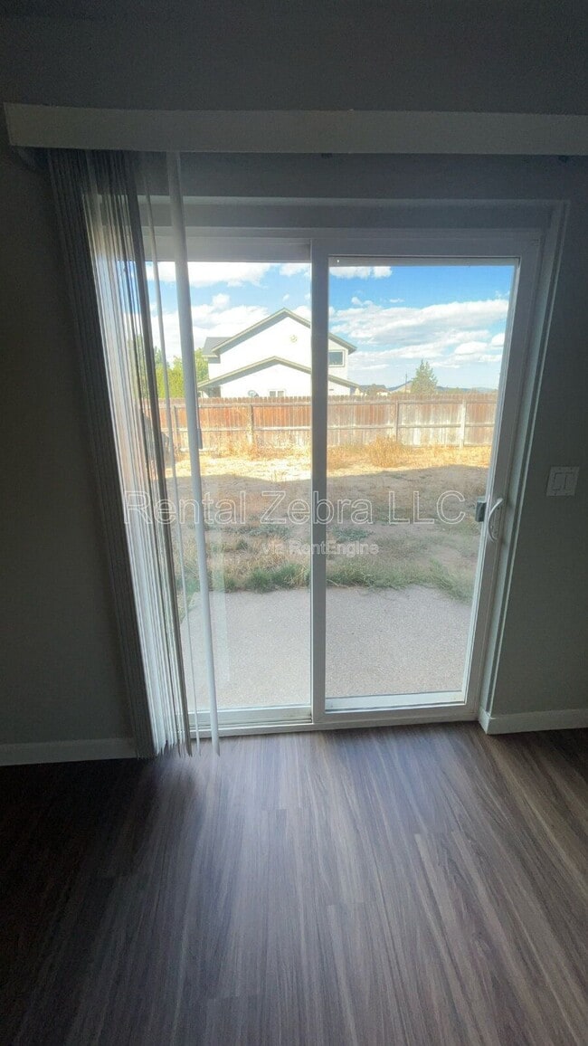 Photo - 855 NE Larch Ave