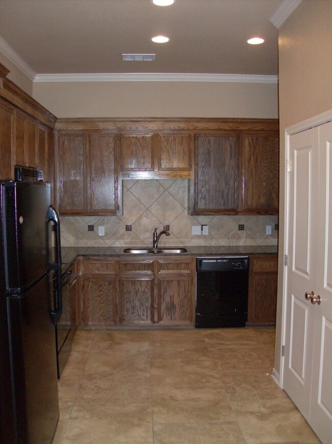 Photo - Beautiful 3 bed/2 bath Duplex off of Bunny Trail