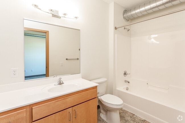 3BR - Master Bathroom - Greenhill Point