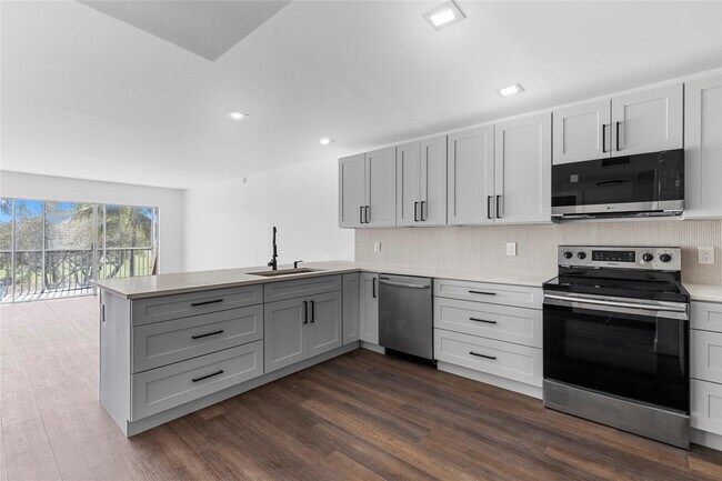 2800 N Palm Aire Dr Unit 310