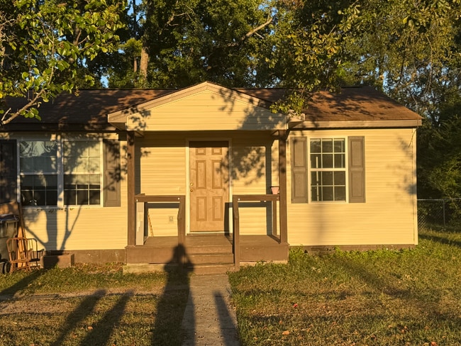 Photo - 1210 Hemlock Dr