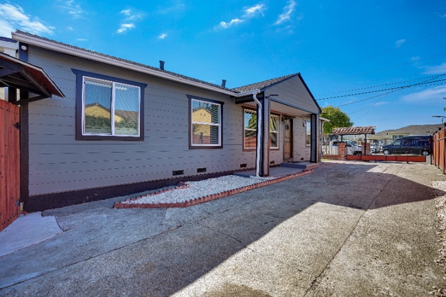 Building Photo - 950 S 45th St Rental