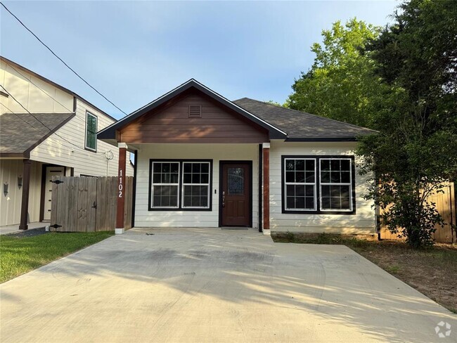 Building Photo - 1102 4th St Rental