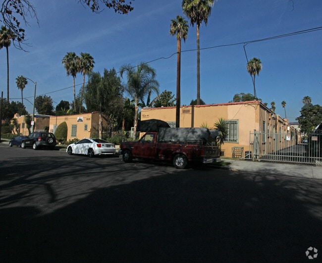 Building Photo - 5225 De Longpre Ave Rental