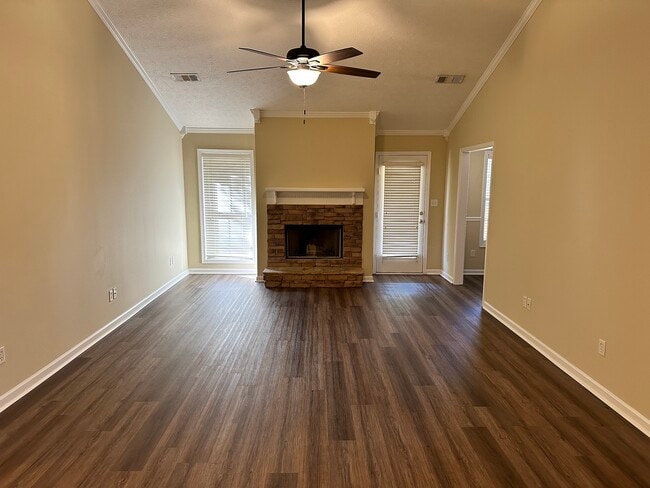 Photo - 2162 Jefferson St