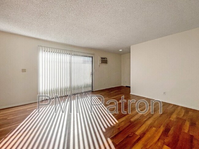 Photo - 1935 E 52nd St Unit Apt 2