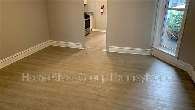 Photo - 5853 Webster St