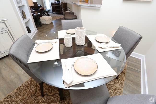 2BR, 2BA - 1,263 SF - Hadley - Dining Area