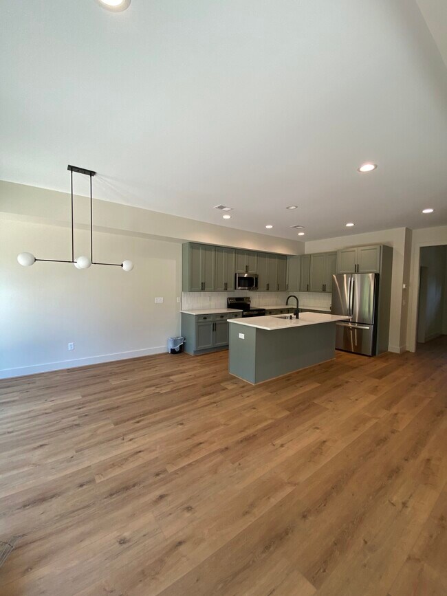 1605 15th St S