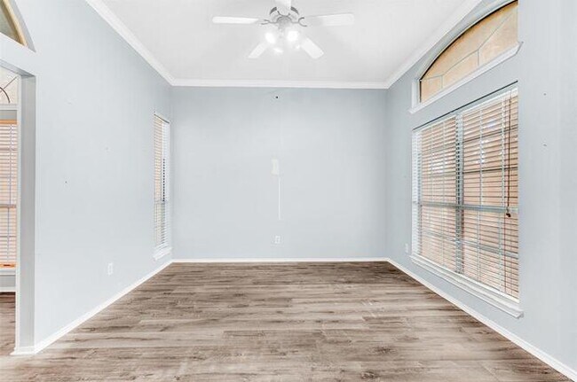 Photo - 1401 Newbury Ln