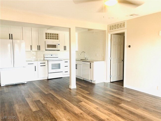 Building Photo - 595 S Royal Crest Cir Unit 16