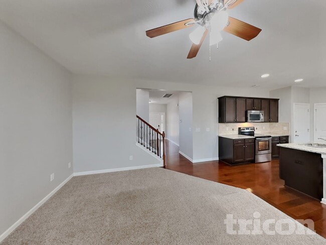 Photo - 1637 Robindale Dr