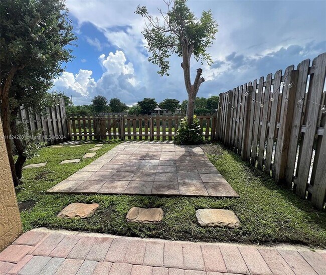 Photo - 748 SE 32nd Ave