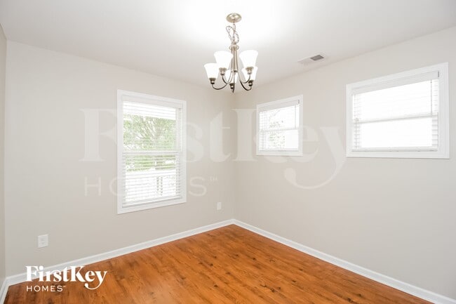 Photo - 20 Oakbrook Dr
