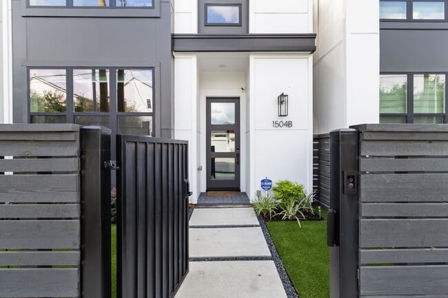 Photo - 1504 Ennis St