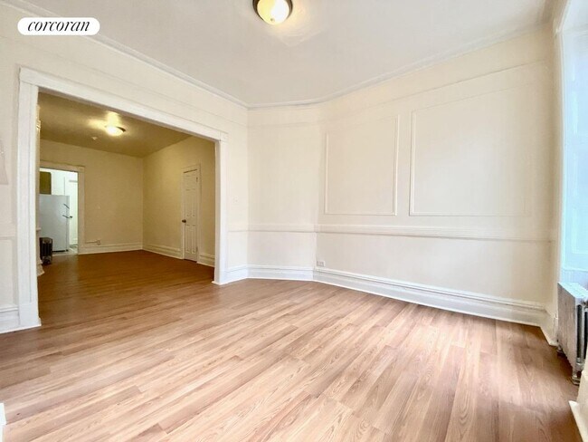 Photo - 451 W 36th St. Apartamento