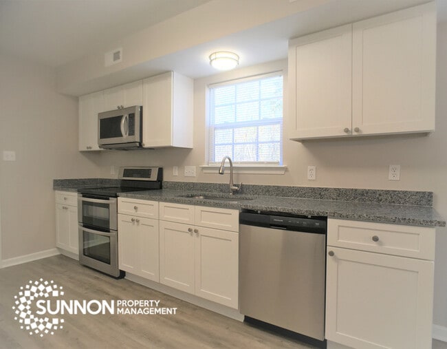 Photo - 4 Bed 2.5 Bath in Woodstone with Fenced Yard House