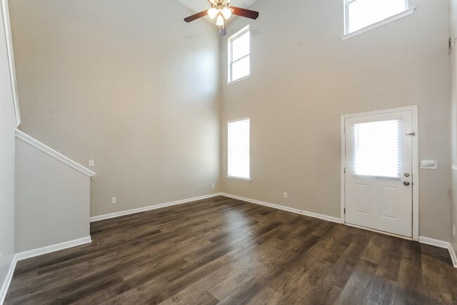 Photo - 202 Oconee Way