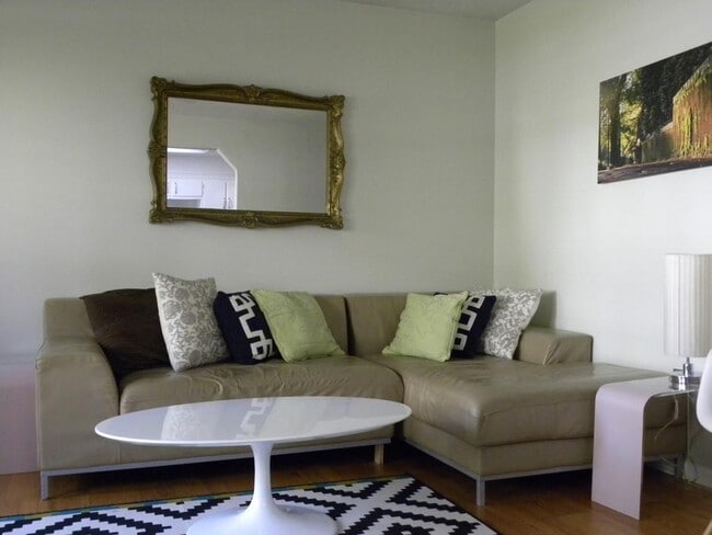 Photo - 322 Nelms Ave NE