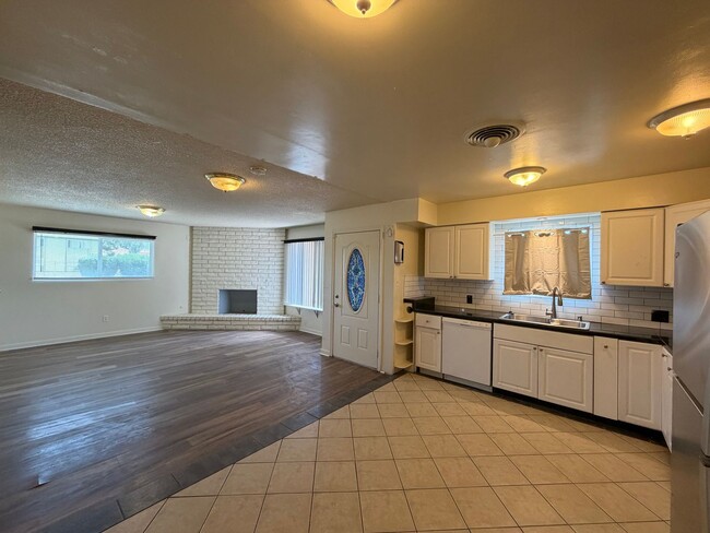 Photo - Adorable Home in Oleander Area!