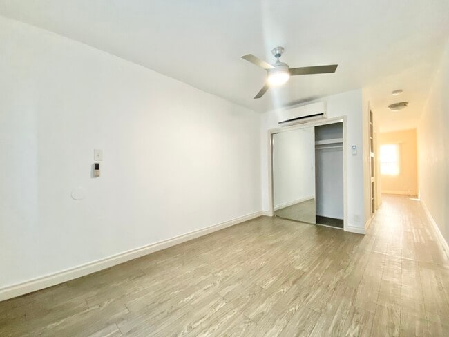 Photo - 1136 N Ogden Dr Unidad 9