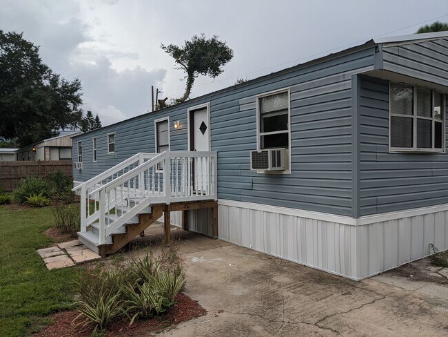 Photo - 2Bedroom /1.5 Bath Mobile in Mims Nicely Updated