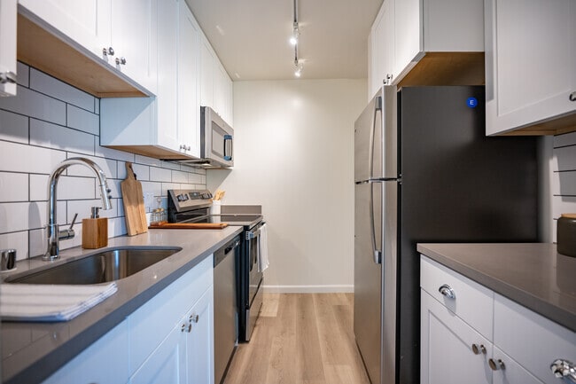 Studio - 440SF - Kitchen - Park Hill