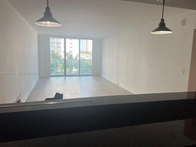 Photo - 19390 Collins Ave Unit 402