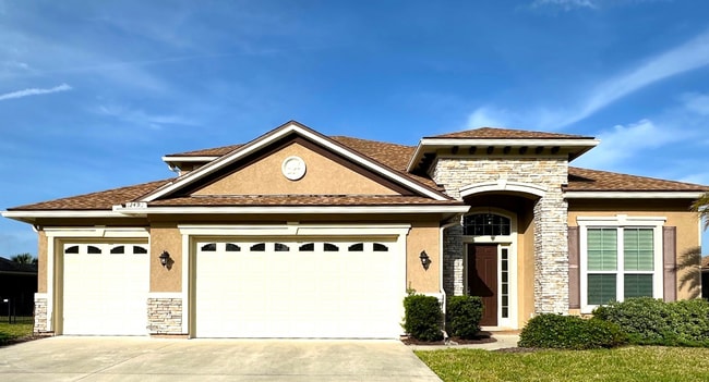 Fully Furnished, Stunning 4/4, Available I... - Fully Furnished, Stunning 4/4, Available I... House