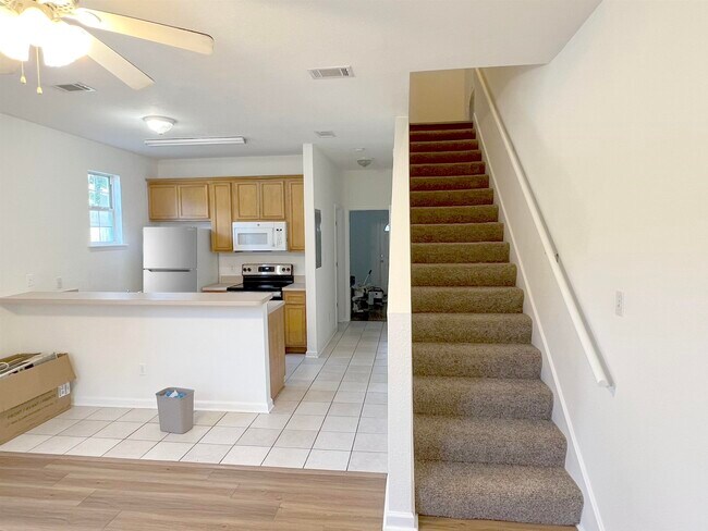 Photo - 924 Ashburn Dr Townhome