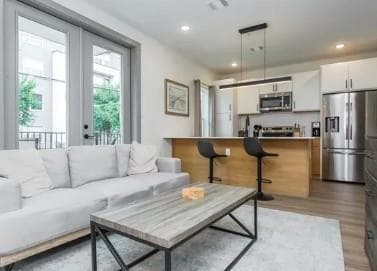 Photo - 4001 Roseland Ave