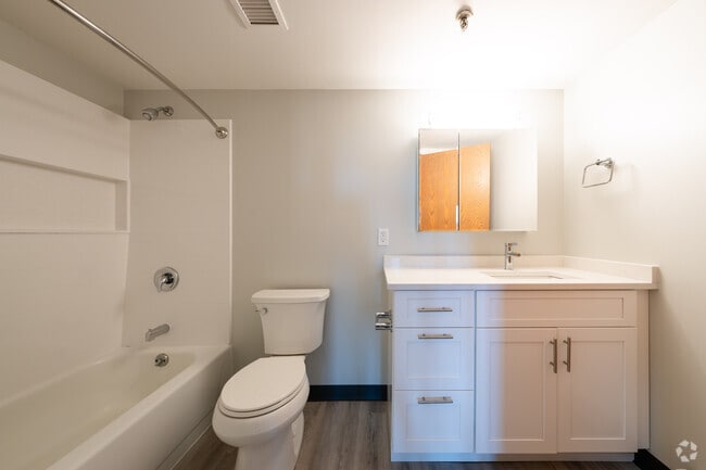 remodelado 1BR, 1BA +den + porche