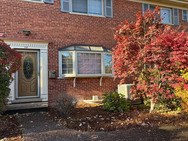 Photo - 558 Green Bay Rd