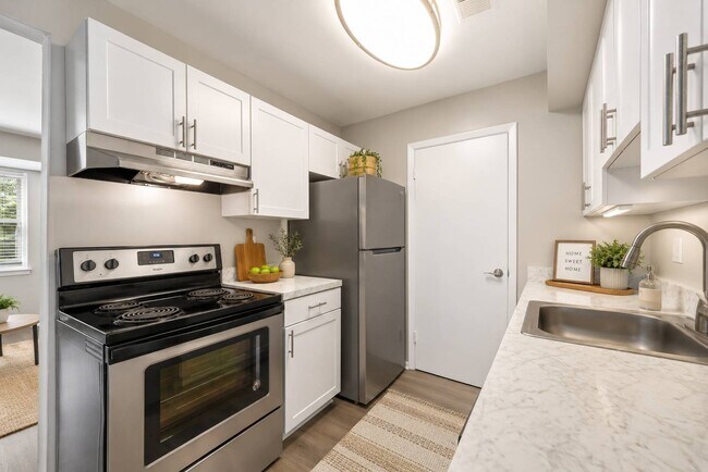 Kitchen - Middlebrooke Apartments