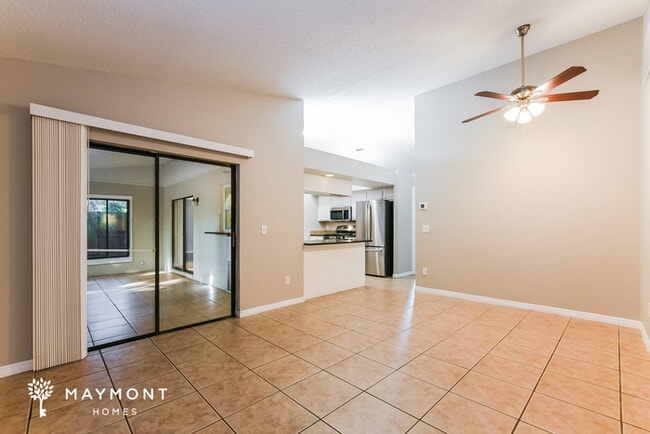 Photo - 144 Dublin Dr
