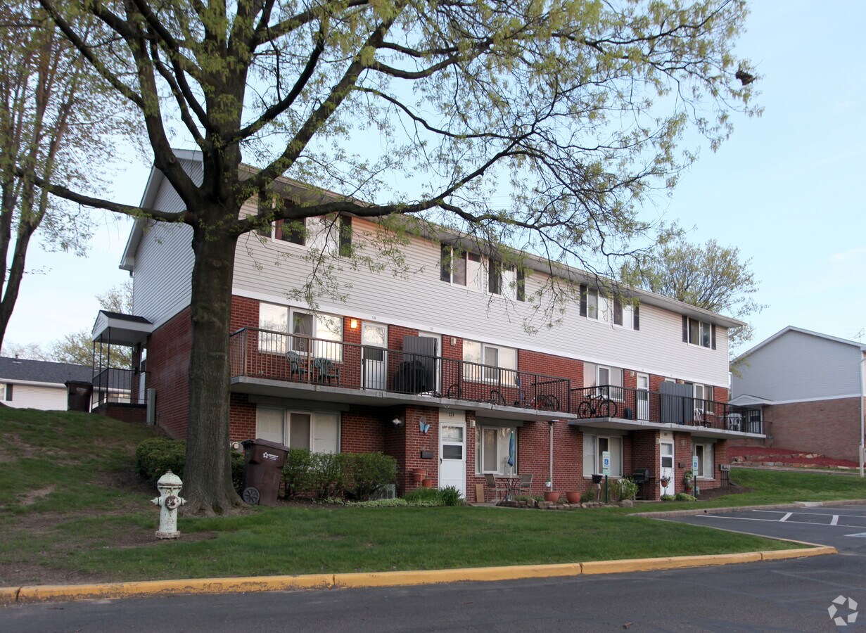 Colonial Hills Apartments Akron, OH