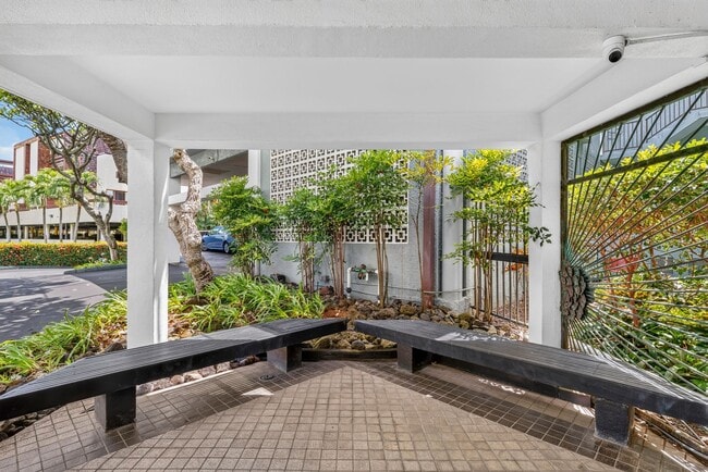 Building Photo - Kailua - End Unit 209B
