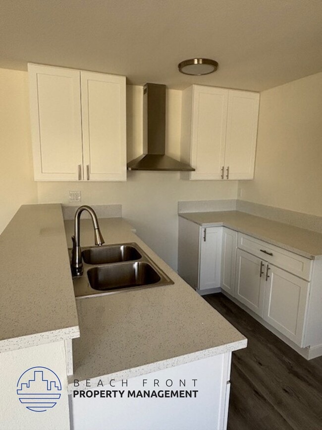 Building Photo - 875 N Olive St Rental