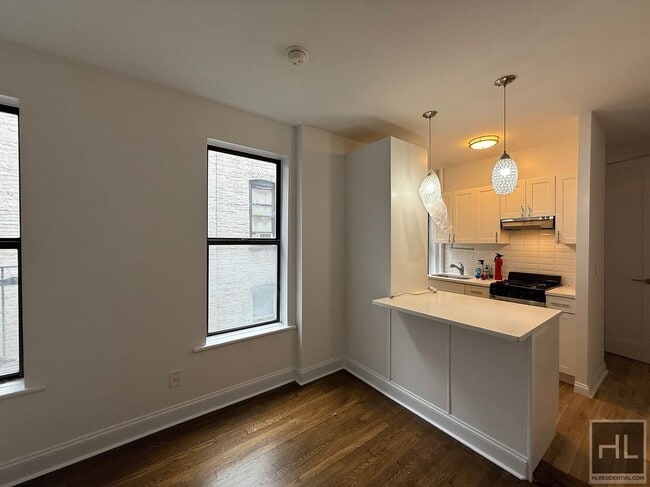 Building Photo - YORK AVENUE