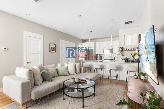 Photo - 1262 Yates St