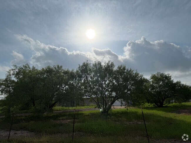 Building Photo - Home on 2.5 acres in beautiful Pleasanton
