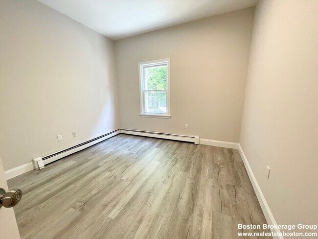 Photo - 170 Bolton St