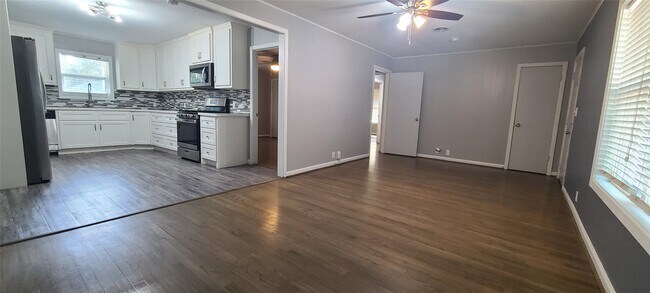 Photo - 1418 N Roberson St