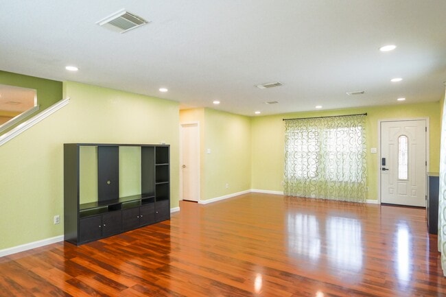 Photo - 79 Viking Oak