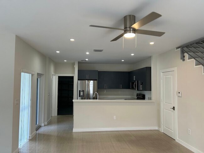 Photo - 420 SE 16th St
