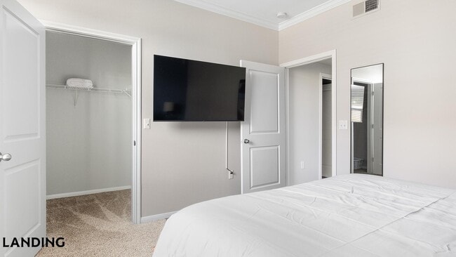 Photo - 14807 Woodland Hills Dr Unidad 9307