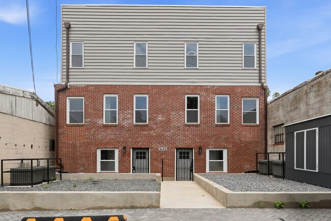 3418 18th St NE